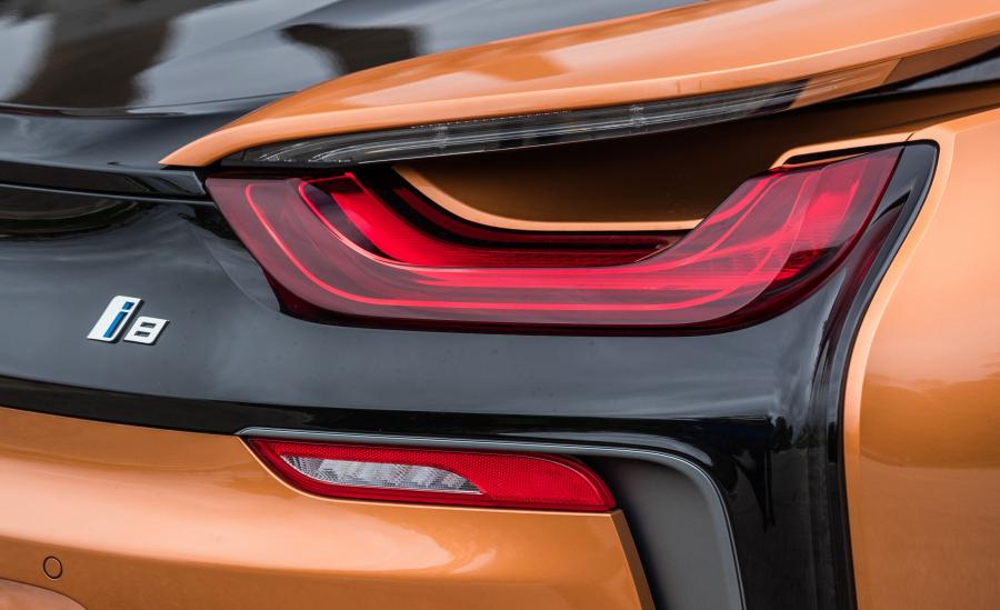 Детали экстерьера BMW i8 Roadster (I15) 2018 года  (NA) (фото 15 из 17)